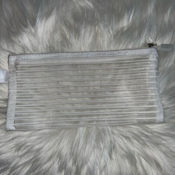 Farmasi Makeup Bundle - Picture 8 of 10